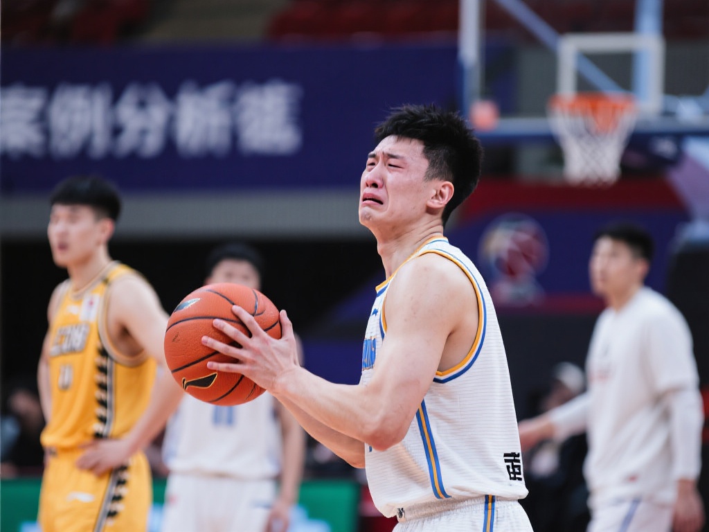 解盛岩独砍20分 朱星辰强势闪耀赛场 案例分析:在上一场比赛中,某职业队员因为