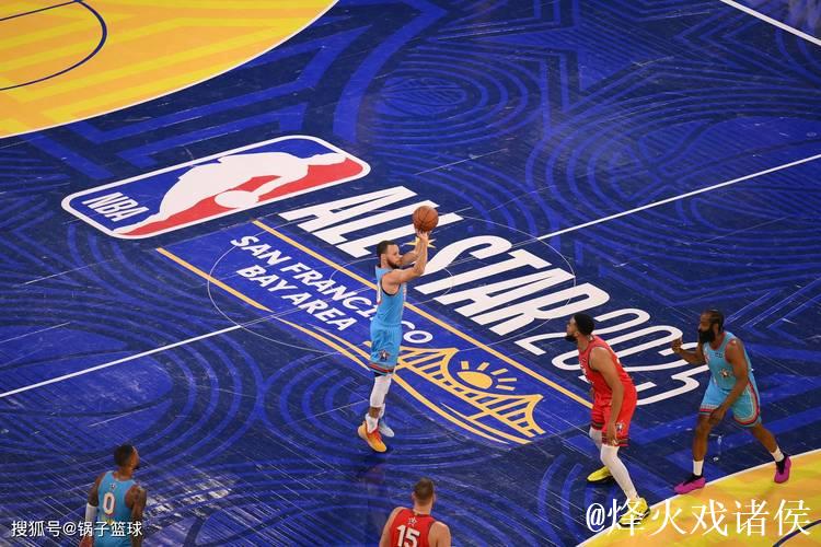 小史密斯身着蓝色Select3.0,高效斩获16分10篮板4助攻 小史密斯身着蓝色Select3.0,高效斩获16分10篮板4助攻