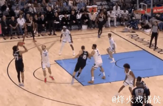 默里前三节高效表现:砍下21分2篮板3助攻,三分命中率达66%。 默里前三节高效表现:砍下21分2篮板3助攻,三分命中率达66%。